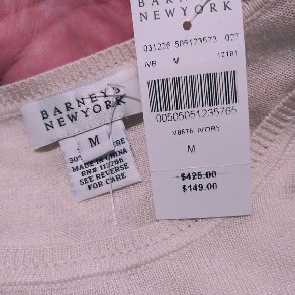 NWT Barneys M silk/cashmere blend sweater $425.00 - Picture 3 of 5
